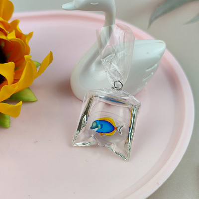10db Coral Fish táska Gyanta Charms óceán átlátszó kis halak víztáskában Ékszer medál ékszer Kézzel készített barkács anyag