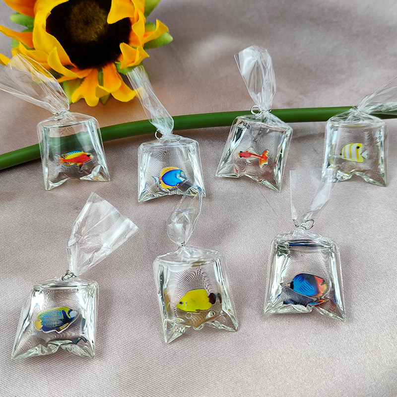 10db Coral Fish táska Gyanta Charms óceán átlátszó kis halak víztáskában Ékszer medál ékszer Kézzel készített barkács anyag