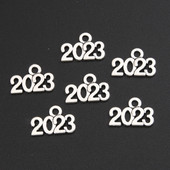 100db Dupla színű 14x9mm szám 2023 év Charms betűs medál barkácsoláshoz kézzel készített fémötvözet ékszerkészítési kiegészítő