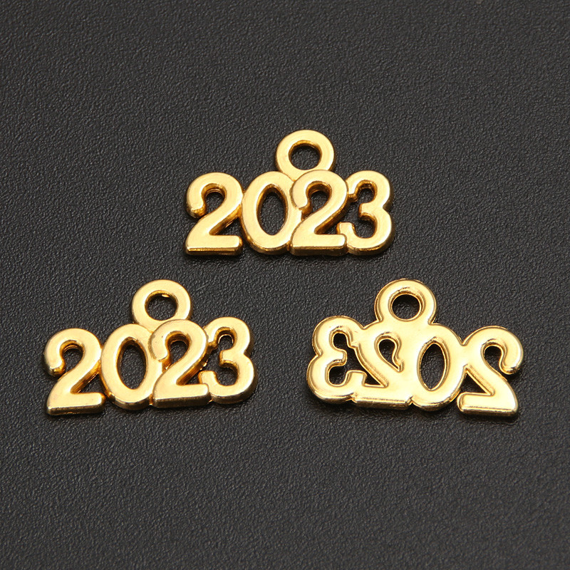 100db Dupla színű 14x9mm szám 2023 év Charms betűs medál barkácsoláshoz kézzel készített fémötvözet ékszerkészítési kiegészítő