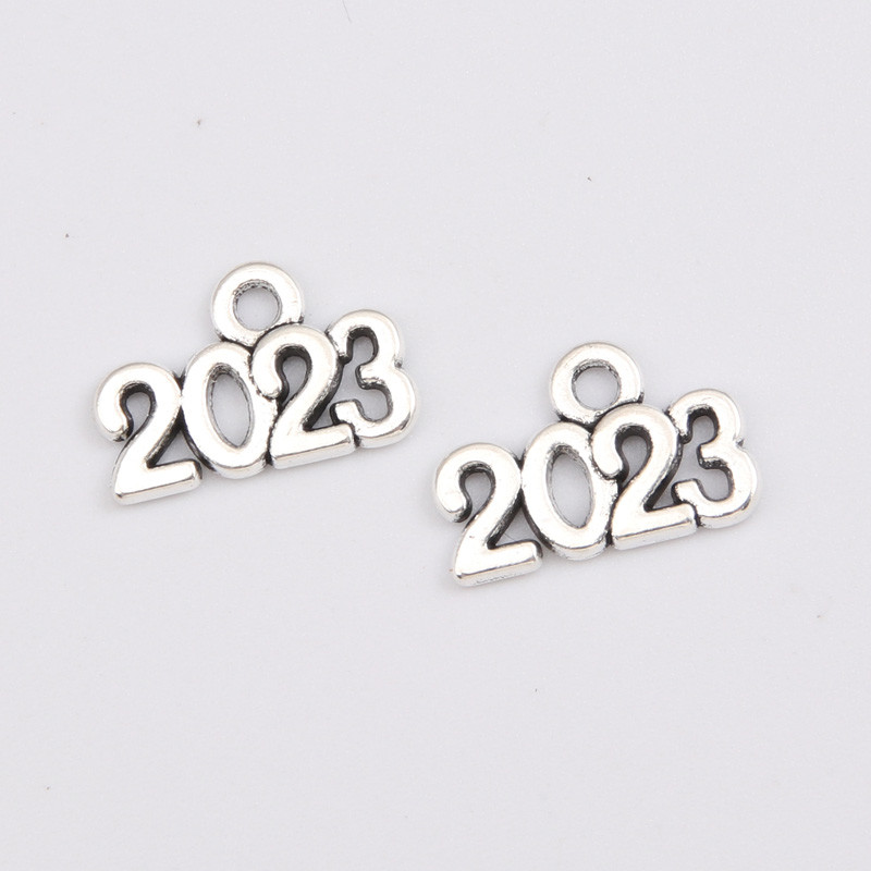 100db Dupla színű 14x9mm szám 2023 év Charms betűs medál barkácsoláshoz kézzel készített fémötvözet ékszerkészítési kiegészítő