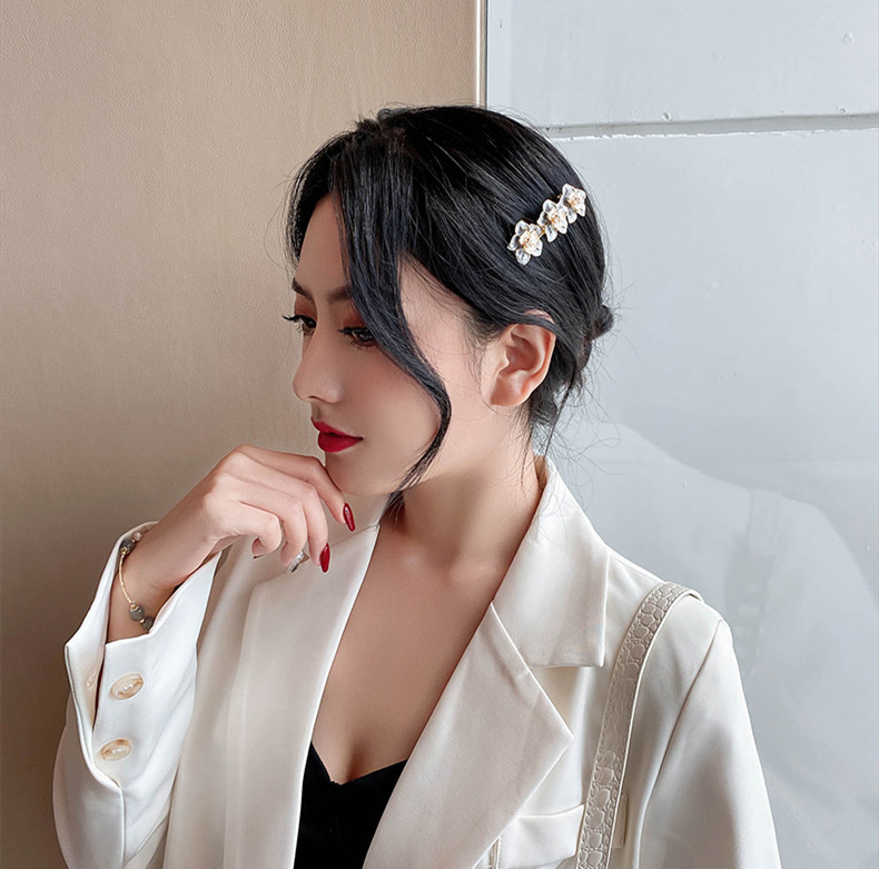 Noua versiune coreeană a perlelor camelie clemă de păr de primăvară clemă retro cu margine de cristal clemă laterală accesorii de păr casual de modă feminină