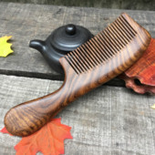 Unisex χτένα σανταλόξυλου Γυναικεία Ανδρικά Σπίτι Ταξίδι Ξύλο Αντιστατική χτένα με λεπτά δόντια Ξύλινες λαβές