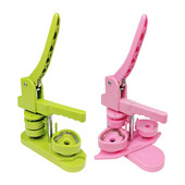 „Pasidaryk pats“ ženklelių gamybos mašina Širdies formų smeigtukų mygtukų gaminimo mašina, besisukančio pagrindo pradiniai rinkiniai Lengvas valdymas dovanoms Smeigtukų mygtukų veidrodėlis