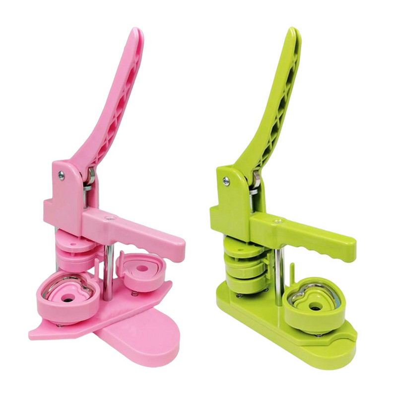 „Pasidaryk pats“ ženklelių gamybos mašina Širdies formų smeigtukų mygtukų gaminimo mašina, besisukančio pagrindo pradiniai rinkiniai Lengvas valdymas dovanoms Smeigtukų mygtukų veidrodėlis