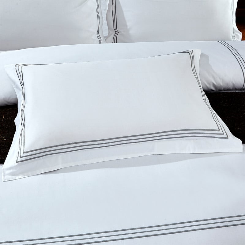 2db/Szett Luxus 100% Egypt Cotton Embroidery 5 csillagos Hotel Párnahuzatok párnahuzat Fehér párnahuzat egy pár 50*80 55*85cm