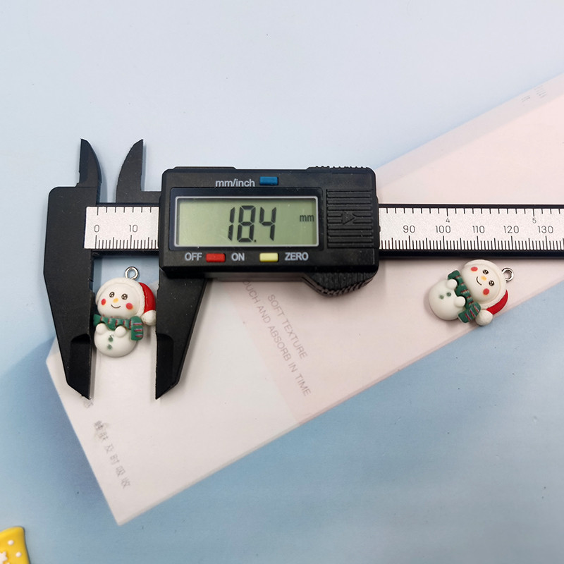 10db európai karácsonyi hóember bűbáj ékszerekhez Making Findings Diy kézzel készített fülbevaló karkötő aranyos gyanta medál C667