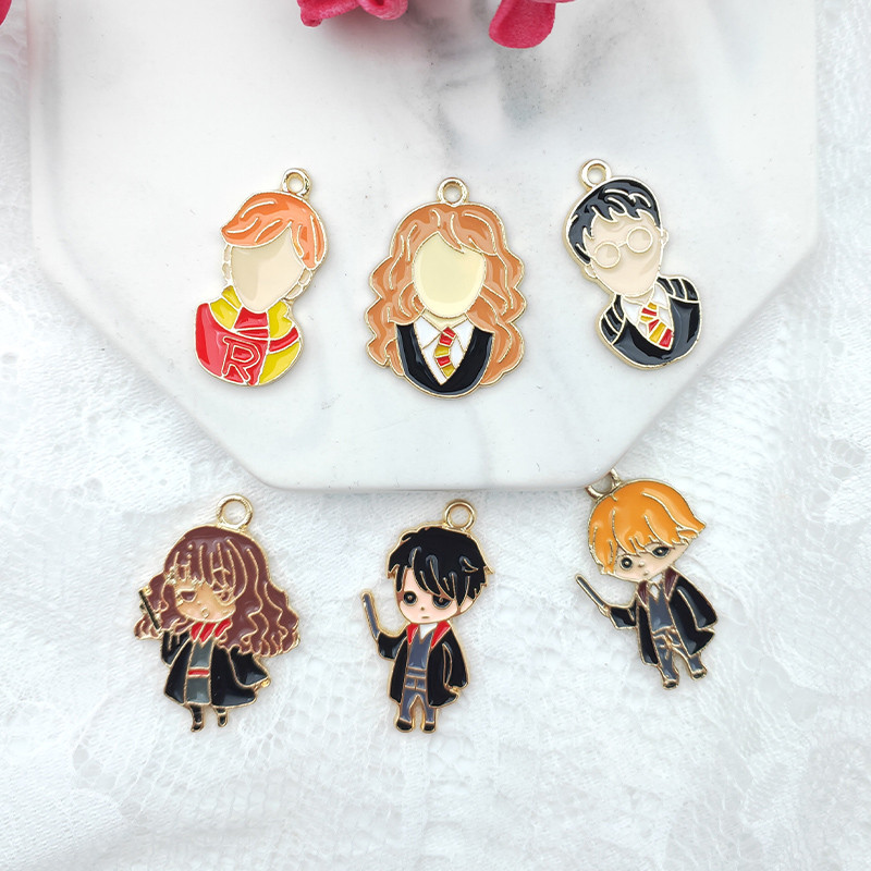 10 tk sulamist amulett multifilmi ripats Magic kooliarm kaelakee jaoks käevõru DIY tarvikud ehted võtmehoidja võlu ehted amulettid