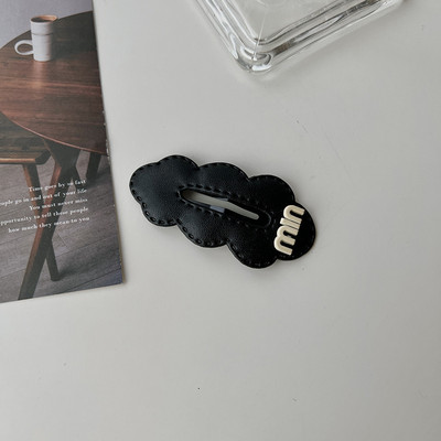 Bőr Letter Cloud Wave Edge Bobby Pin női koreai Sweet Girly Charm hajcsat Esztétikus divat Hajkiegészítők Ajándék