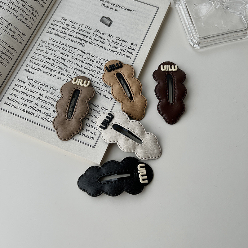 Bőr Letter Cloud Wave Edge Bobby Pin női koreai Sweet Girly Charm hajcsat Esztétikus divat Hajkiegészítők Ajándék