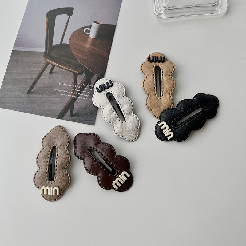 Bőr Letter Cloud Wave Edge Bobby Pin női koreai Sweet Girly Charm hajcsat Esztétikus divat Hajkiegészítők Ajándék