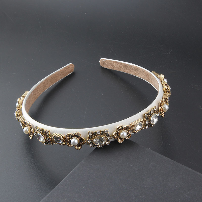 Uus värviline kristallidega inkrusteeritud käsnast kivist peapael Euroopa ja Ameerika barokkstiilis laia äärega kivist peapael