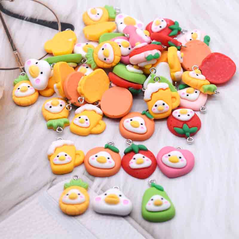 10 ks roztomilých ovocných kačičiek, krémových gumových živicových príveskov pre DIY dekorácie náušníc, náhrdelníkov, módnych šperkov a doplnkov