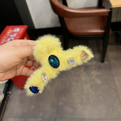 Värvilised rhinestones lillelised plüüskarva küünised naistele armsad esteetilised võlud tüdrukute juukseklambrid Harajuku Y2k juukseaksessuaarid