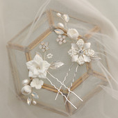 Floralbride Ručno izrađeni keramički cvijet Slatkovodni biseri Svadbena igla za kosu Vjenčana naljepnica za kosu Ženski nakit Dodaci za kosu