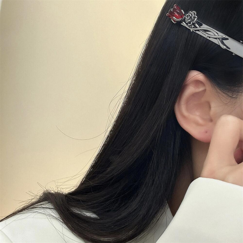 Új Gothic Thorn Black Red Rose hajcsat nőknek Sötét Édes Cool Charm Fém Hajtű Vintage Trend Hajkiegészítők Ajándék