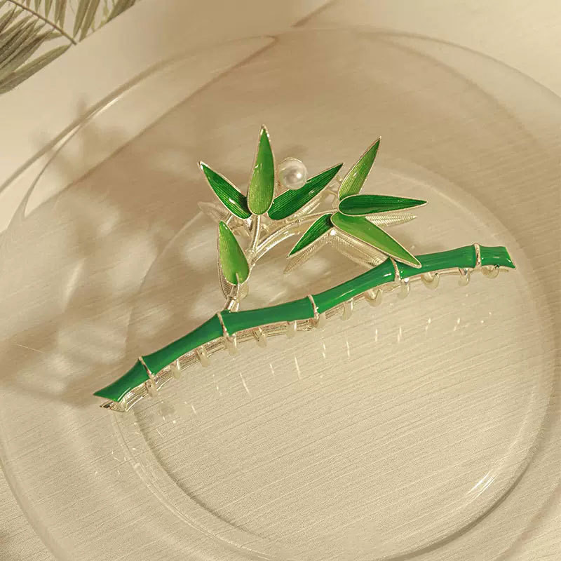 Etnikai stílusú Antikvitás zöld bambusz hajkarmok nőknek Elegáns, szelíd temperamentumú cápacsipesz kínai vintage hajkiegészítők
