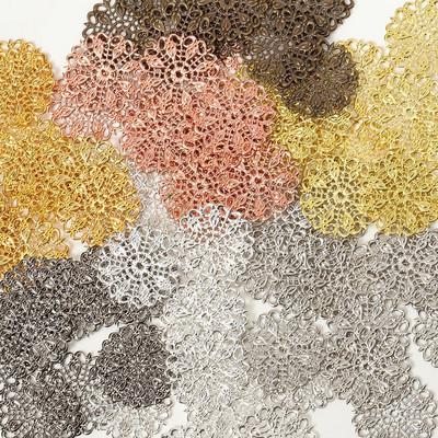 20 tk/partii 25 mm lilled filigraansed ümbrised õõnsad paabulinnu sulgedega ühendused.