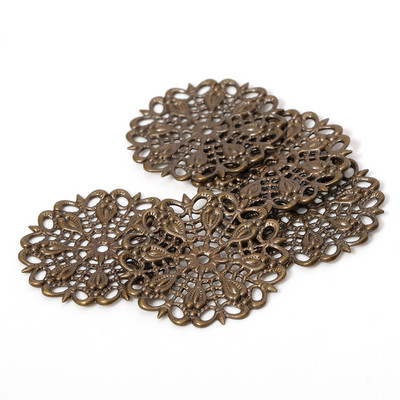 20 tk/partii 25 mm lilled filigraansed ümbrised õõnsad paabulinnu sulgedega ühendused.