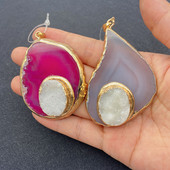 Prívesok z prírodného polodrahokamu, nepravidelný, jeden kus, červený achát a modrý achát, prívesok na náhrdelník, šperky, prívesok 1 ks