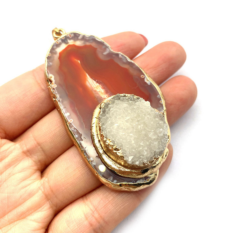 Prívesok z prírodného polodrahokamu, nepravidelný, jeden kus, červený achát a modrý achát, prívesok na náhrdelník, šperky, prívesok 1 ks