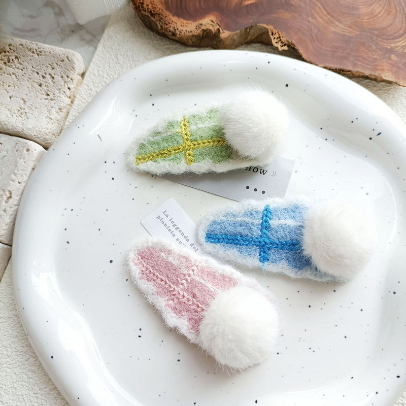 Γλυκιά χαριτωμένη βελούδινη μπάλα Bobby pin για γυναίκες Girly αισθητική Lovely Charms Trend Snap Clips Χειμερινά casual μόδα αξεσουάρ μαλλιών