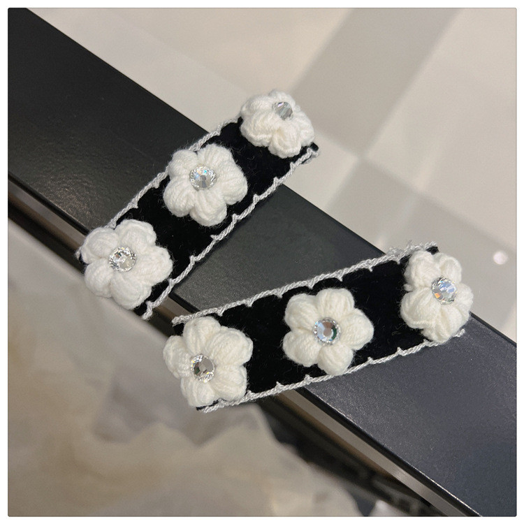 Vintage plüss kötés Camellia kristály hajcsapok nőknek Temperament Charm Sweet Side hajcsat Esztétika Hajkiegészítők