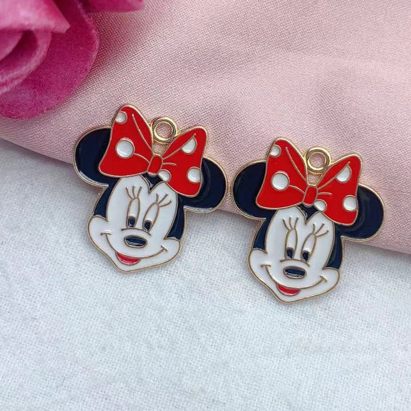 10db Cartoon Head Charm Zománc Animal Charms medál karkötőhöz DIY fülbevaló nyaklánc kulcstartó ékszer kiegészítők