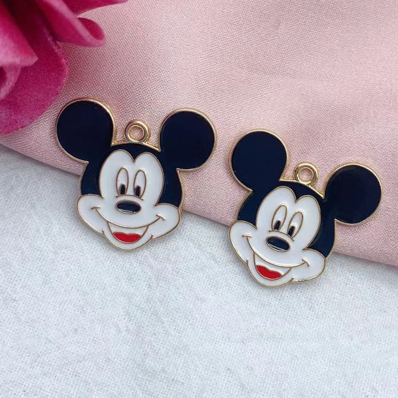 10db Cartoon Head Charm Zománc Animal Charms medál karkötőhöz DIY fülbevaló nyaklánc kulcstartó ékszer kiegészítők