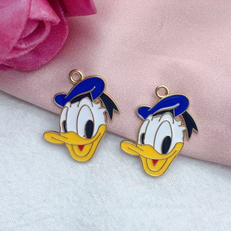 10db Cartoon Head Charm Zománc Animal Charms medál karkötőhöz DIY fülbevaló nyaklánc kulcstartó ékszer kiegészítők