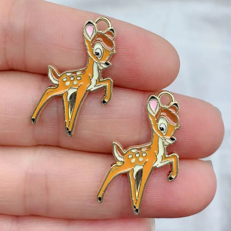 10db Ötvözet Zománc Bűbáj Rajzfilm Mókus Nyúl Szarvas Medál DIY Kulcstartó Nyaklánc Medál Ékszer Kiegészítők Anime Charms