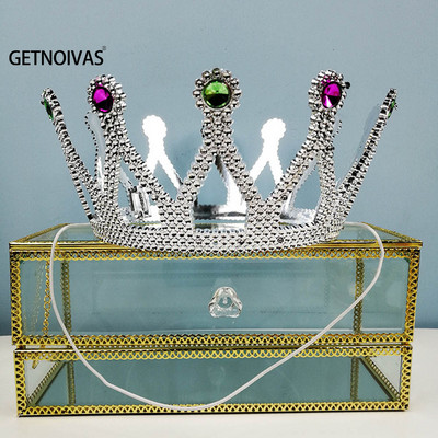 Party Tiara King Crown Birthday Cap King Crown Kalap gyerekeknek Felnőtt Születésnapi Party Cosplay Prince Princess Festival Decor Sl