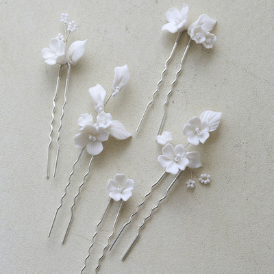 SLBRIDAL Χειροποίητο INS Κεραμικά λουλούδια Πέρλες Νυφικό Σετ καρφίτσα μαλλιών Αυτοκόλλητο μαλλιών γάμου Αξεσουάρ μαλλιών Γυναικεία κοσμήματα μαλλιών