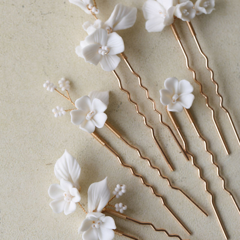 SLBRIDAL Χειροποίητο INS Κεραμικά λουλούδια Πέρλες Νυφικό Σετ καρφίτσα μαλλιών Αυτοκόλλητο μαλλιών γάμου Αξεσουάρ μαλλιών Γυναικεία κοσμήματα μαλλιών