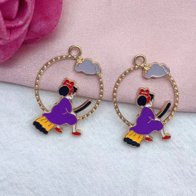 10 vnt. lydinio varvantis aliejus, Helovino žavesys Cat Witch, pasidaryk pats, papuošalų priedai „He Witch Black Cat“ Nugaros vaizdas lanko pakabukas