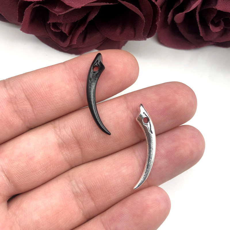 10db Vámpírfogak medál, Vámpír medál, Goth ékszerek, Fang Charm, Nyaklánc fülbevaló DIY kézzel készített kézműves kiegészítők