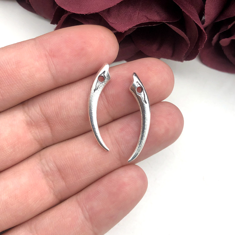 10db Vámpírfogak medál, Vámpír medál, Goth ékszerek, Fang Charm, Nyaklánc fülbevaló DIY kézzel készített kézműves kiegészítők