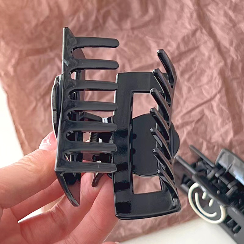 Koreai fekete-fehér mosolygós hajkarmok nőknek Design Sense hajcsat Vintage édes aranyos akril Ins hajkiegészítők ékszerek