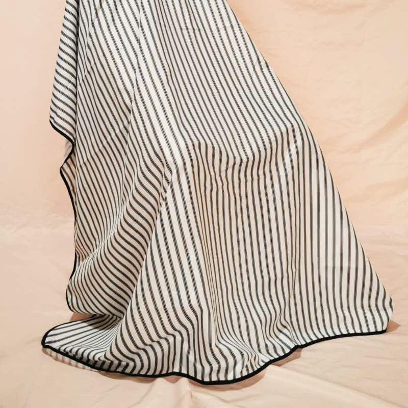 1db Állítható fekete-fehér csíkos kiváló minőségű hajvágás fodrászat fodrász kendő vízálló ruha hajvágás/borbély köpeny