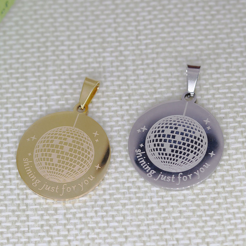 2db Ragyogó csak neked Mirrorball medálok Kerek csillagok, rozsdamentes acél lézerbűvek ékszerkészítéshez barkácsolás tömeges kiegészítők