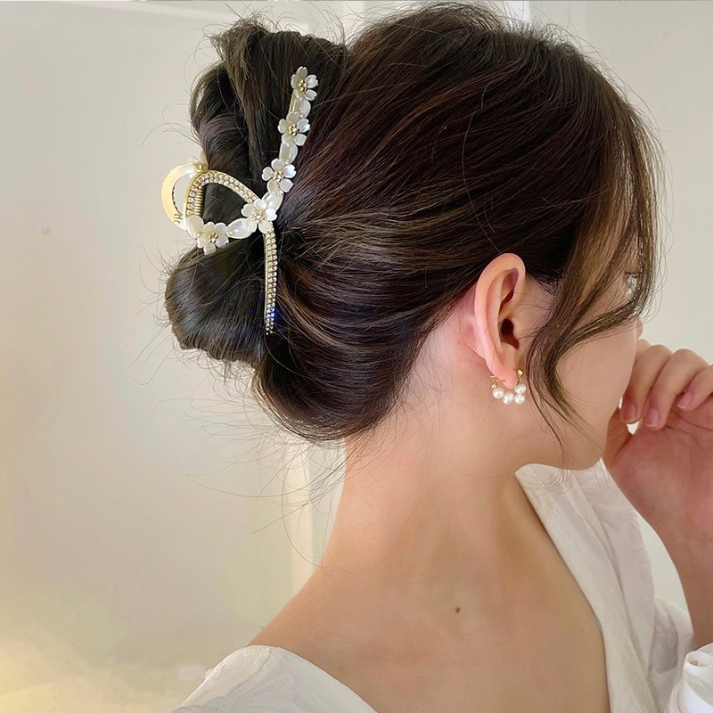 Női egyszerű strasszos virág hajcsat cápa hajcsat hajkiegészítők rák fürdőkapocs HHair Claw lányok divatos fejdísz