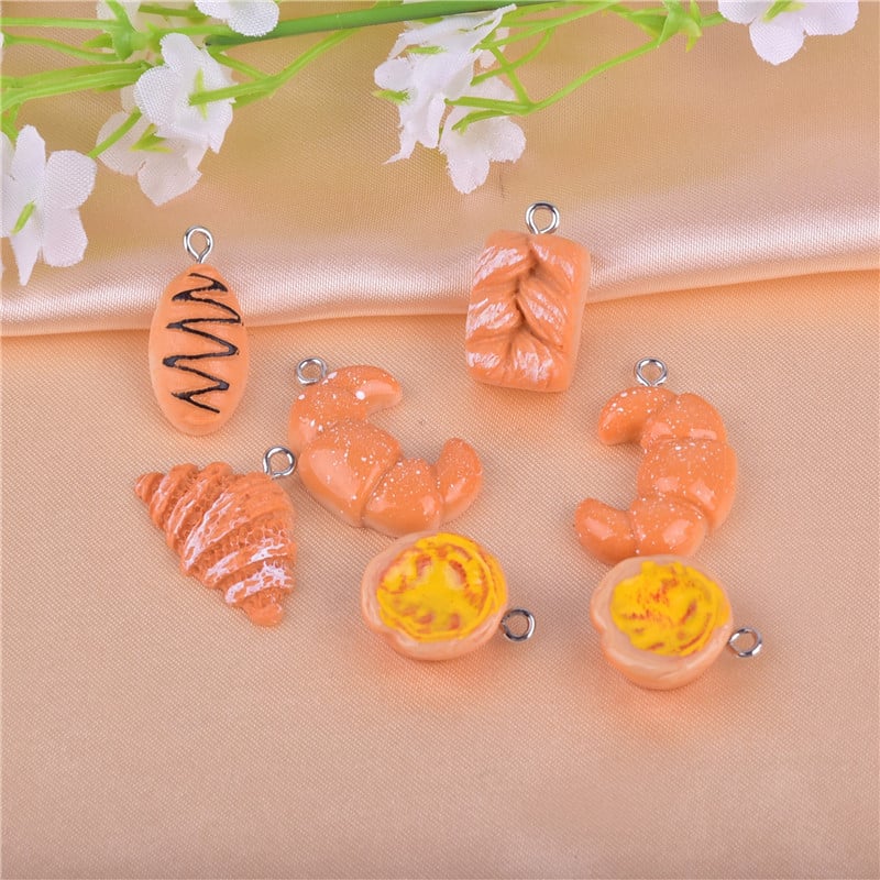 10db/csomag Élelmiszer kenyér croissant tojás kátránygyanta bűbáj medál barkács fülbevalóhoz kulcstartó ékszer Kawaii bűbáj készítése
