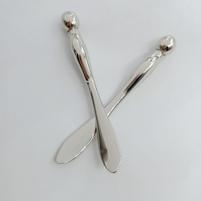 Metalo lydinio paakių kremo lazdelė, veido kreminė kaukė, gręžianti šaukštą iš abiejų galų, švino nuo raukšlių masažo lazdelės makiažo šaukštelio priemonė