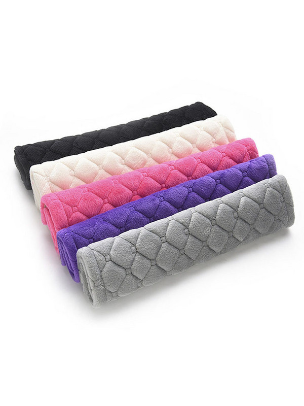 1 poros universalus automobilio saugos diržo užvalkalas, išsiuvinėtas pliušinis automobilio saugos diržo užvalkalas, reguliuojamas pečių kilimėlis, automobilio vidaus apdaila