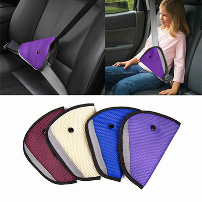 Gyerekeknek autóban biztonságosan illeszkedő biztonsági öv-állító bababiztonsági háromszög Erős eszközvédő pozícionáló kocsik intim kiegészítők