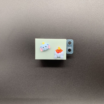 1 kom. Kućna plastična tuba za cijeđenje paste za zube. Jednostavan dozator. Rotirajući držač. Kupaonski pribor. Pribor za čišćenje zuba.