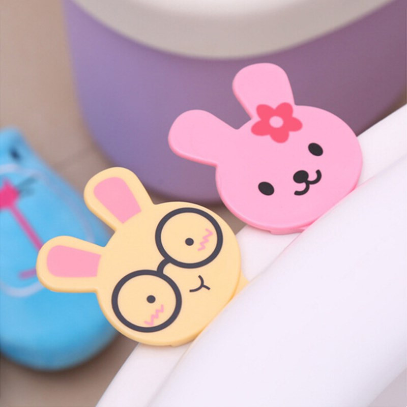 Animacinių filmų tualeto dangčio pakėlimo rankena apverčiama rankena nuo nešvarumų sanitarinė uždaroji tualeto sėdynės dangčio pakeliama rankena, skirta kelionei namo vonios kambario įrankiui