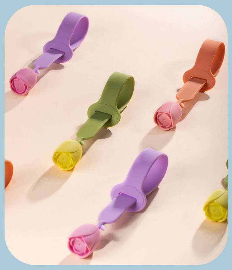 Tualetes vāks Paceļamā sēdekļa roktura turētājs Tualetes vāks Paceļamā instrumenta sēdekļa gredzens Atloks Vannas istabas sanitārais tualešu turētājs Tualetes sēdekļa vāks