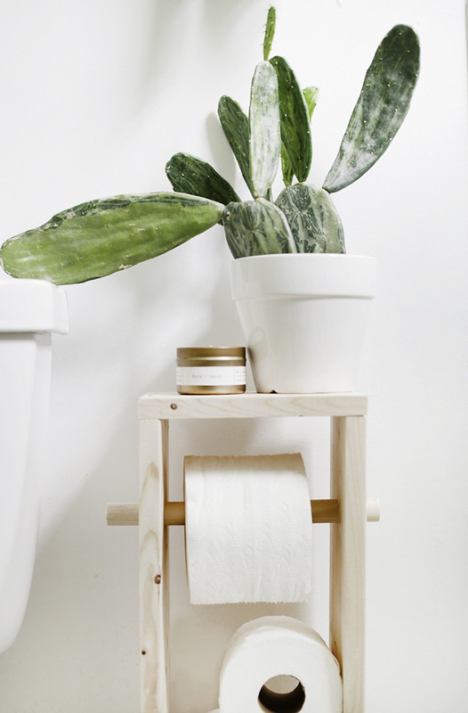 Medinė vientisa dekoratyvinė vonia Natūralaus tualetinio popieriaus ritinėlio laikiklis kaimiškas medinis stovas Vonios priedai Dušo tvarkyklės laikymo vieta