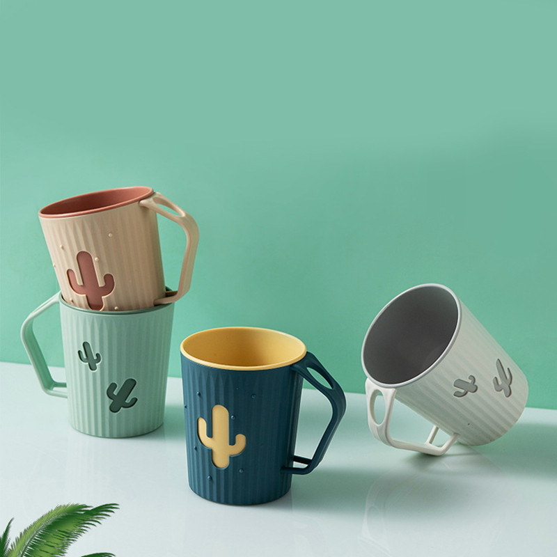 Vannas istabas krūzes ar rokturiem Tīrīšanas krūze ar zobu birstes turētāju Plastmasas krūze mājas pāris zobu birstes turētājam